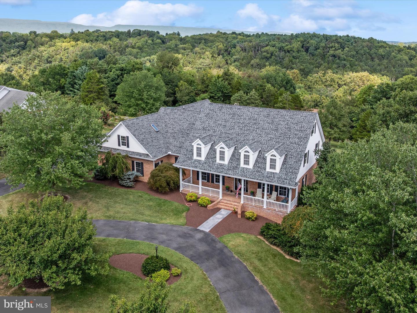 256 CLIFFSIDE DR, EDINBURG, Virginia 22824, 5 Bedrooms Bedrooms, 11 Rooms Rooms,5 BathroomsBathrooms,Residential,For sale,256 CLIFFSIDE DR,VASH2012292 MLS # VASH2012292
