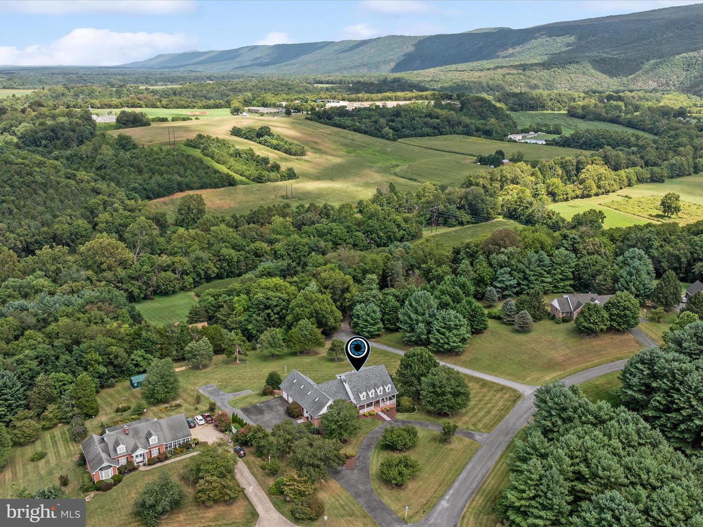 256 CLIFFSIDE DR, EDINBURG, Virginia 22824, 5 Bedrooms Bedrooms, 11 Rooms Rooms,5 BathroomsBathrooms,Residential,For sale,256 CLIFFSIDE DR,VASH2012292 MLS # VASH2012292