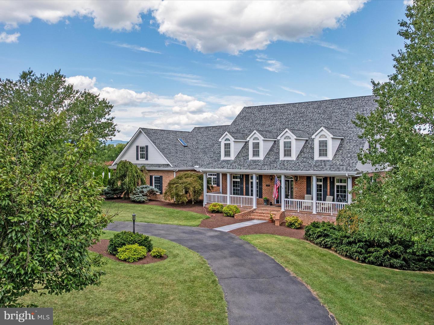 256 CLIFFSIDE DR, EDINBURG, Virginia 22824, 5 Bedrooms Bedrooms, 11 Rooms Rooms,5 BathroomsBathrooms,Residential,For sale,256 CLIFFSIDE DR,VASH2012292 MLS # VASH2012292