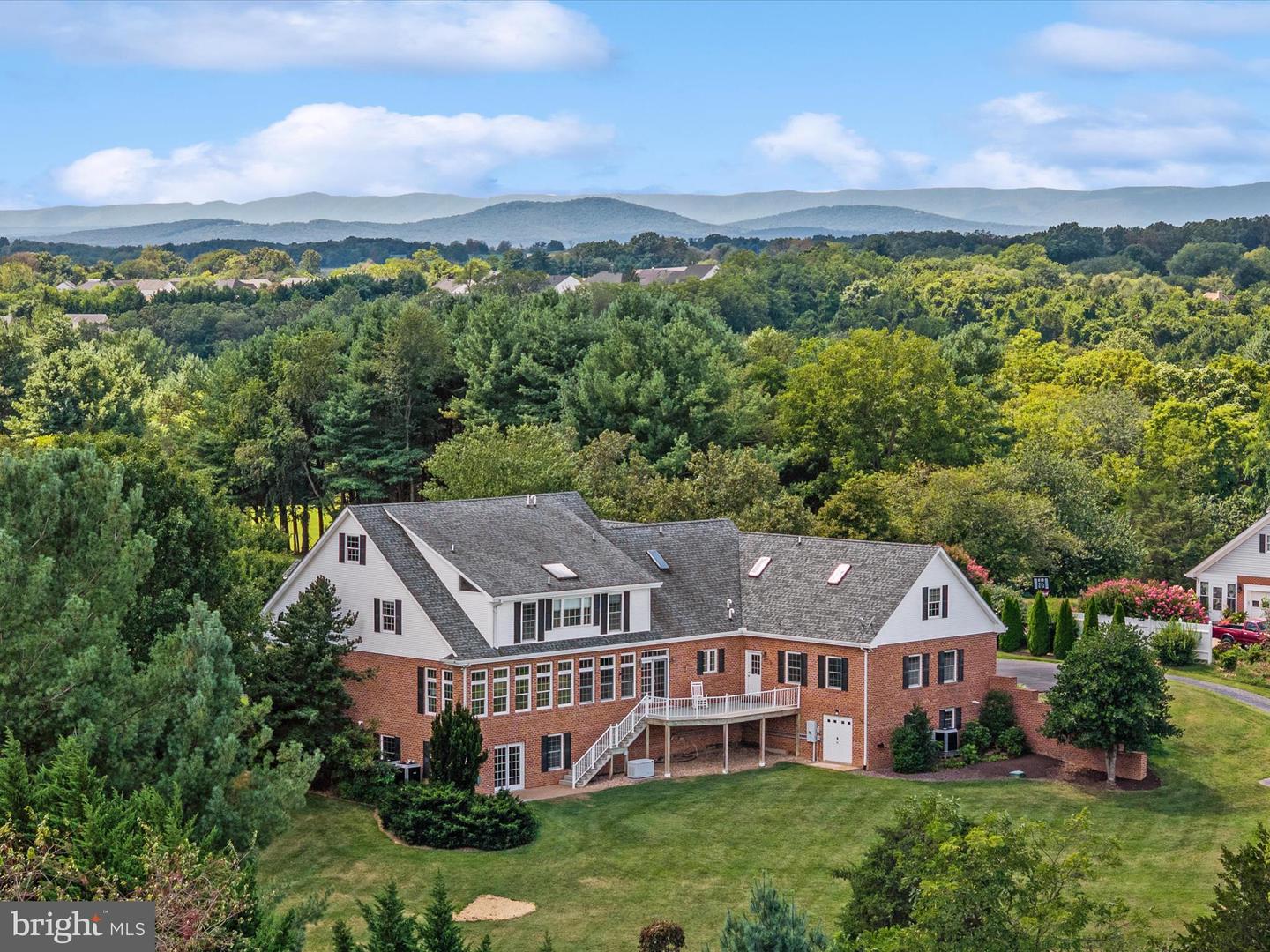 256 CLIFFSIDE DR, EDINBURG, Virginia 22824, 5 Bedrooms Bedrooms, 11 Rooms Rooms,5 BathroomsBathrooms,Residential,For sale,256 CLIFFSIDE DR,VASH2012292 MLS # VASH2012292