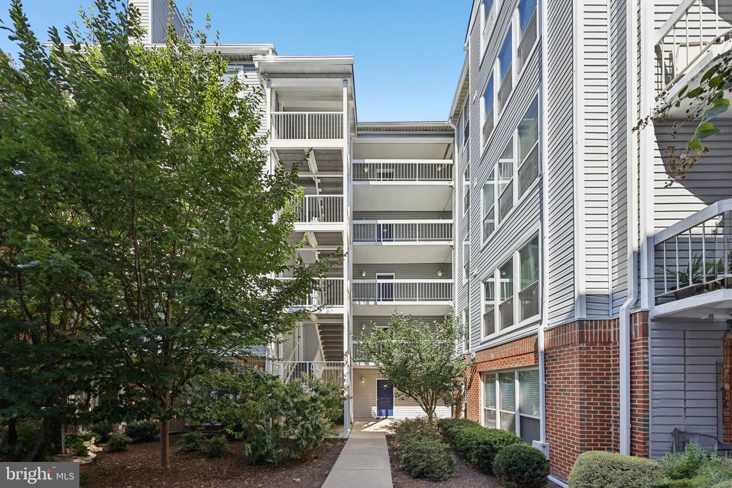 3176 SUMMIT SQUARE DR #4-E3, OAKTON, Virginia 22124, 1 Bedroom Bedrooms, ,1 BathroomBathrooms,Residential,For sale,3176 SUMMIT SQUARE DR #4-E3,VAFX2262784 MLS # VAFX2262784