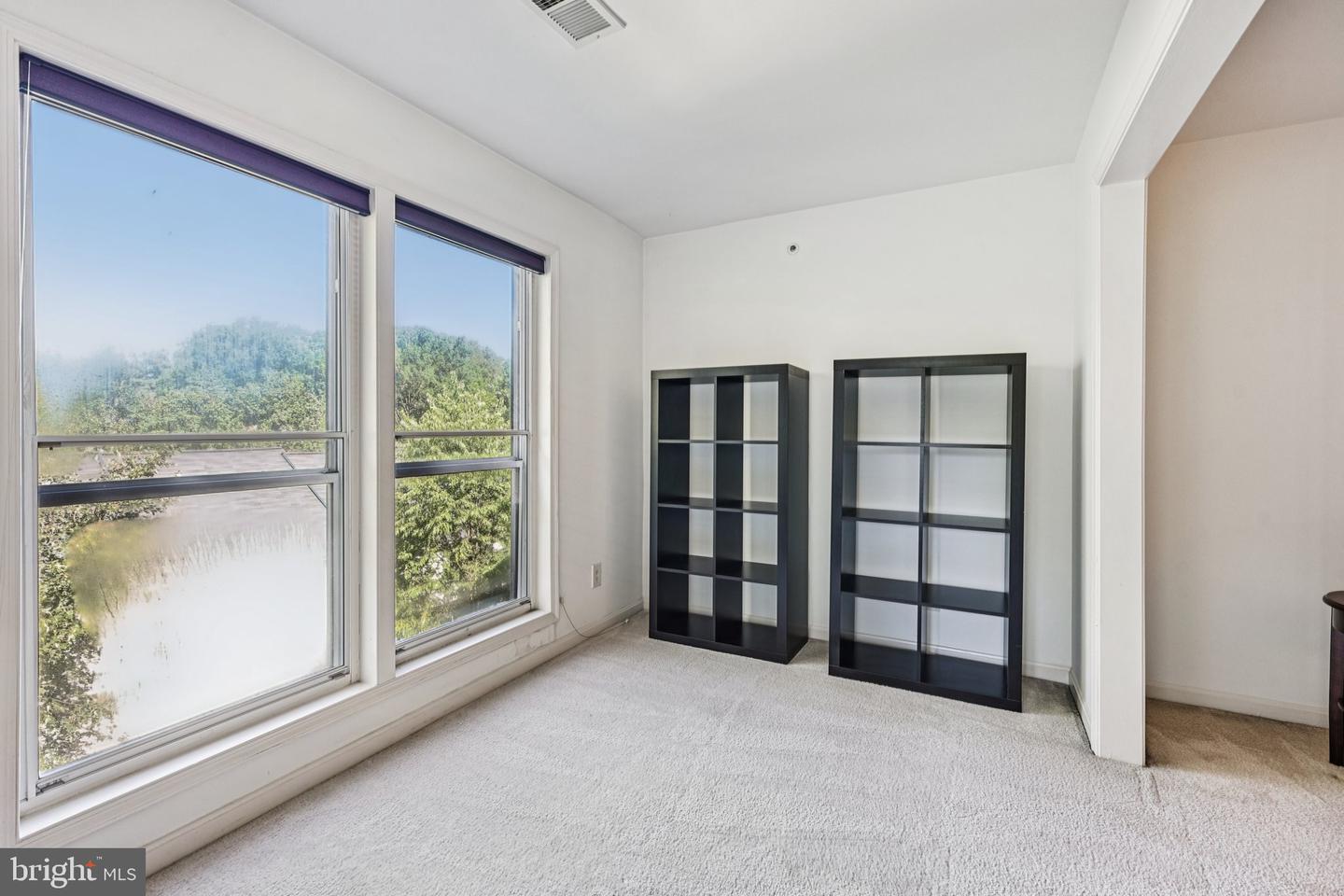 3176 SUMMIT SQUARE DR #4-E3, OAKTON, Virginia 22124, 1 Bedroom Bedrooms, ,1 BathroomBathrooms,Residential,For sale,3176 SUMMIT SQUARE DR #4-E3,VAFX2262784 MLS # VAFX2262784