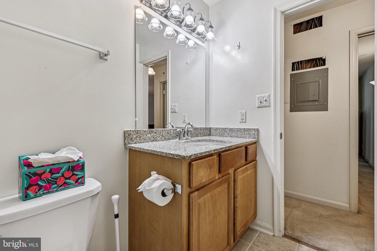 3176 SUMMIT SQUARE DR #4-E3, OAKTON, Virginia 22124, 1 Bedroom Bedrooms, ,1 BathroomBathrooms,Residential,For sale,3176 SUMMIT SQUARE DR #4-E3,VAFX2262784 MLS # VAFX2262784