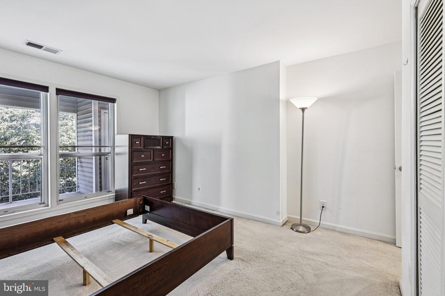 3176 SUMMIT SQUARE DR #4-E3, OAKTON, Virginia 22124, 1 Bedroom Bedrooms, ,1 BathroomBathrooms,Residential,For sale,3176 SUMMIT SQUARE DR #4-E3,VAFX2262784 MLS # VAFX2262784