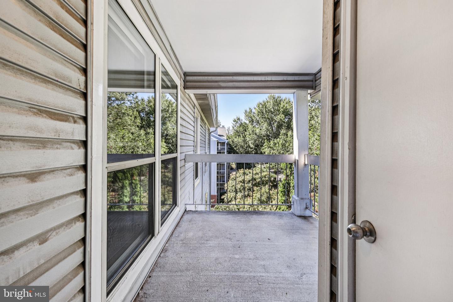 3176 SUMMIT SQUARE DR #4-E3, OAKTON, Virginia 22124, 1 Bedroom Bedrooms, ,1 BathroomBathrooms,Residential,For sale,3176 SUMMIT SQUARE DR #4-E3,VAFX2262784 MLS # VAFX2262784