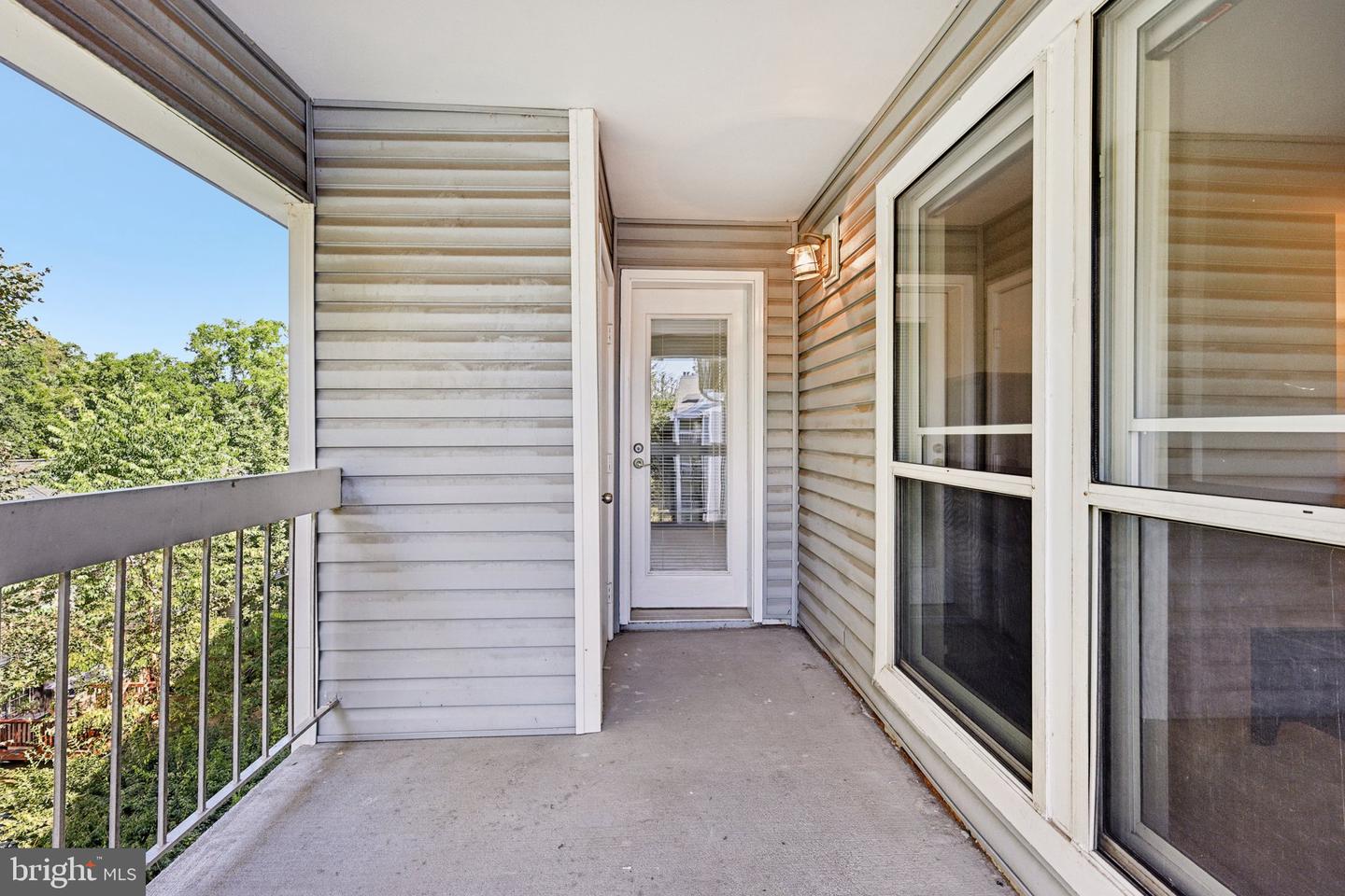 3176 SUMMIT SQUARE DR #4-E3, OAKTON, Virginia 22124, 1 Bedroom Bedrooms, ,1 BathroomBathrooms,Residential,For sale,3176 SUMMIT SQUARE DR #4-E3,VAFX2262784 MLS # VAFX2262784