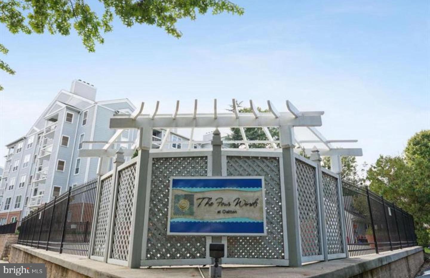 3176 SUMMIT SQUARE DR #4-E3, OAKTON, Virginia 22124, 1 Bedroom Bedrooms, ,1 BathroomBathrooms,Residential,For sale,3176 SUMMIT SQUARE DR #4-E3,VAFX2262784 MLS # VAFX2262784