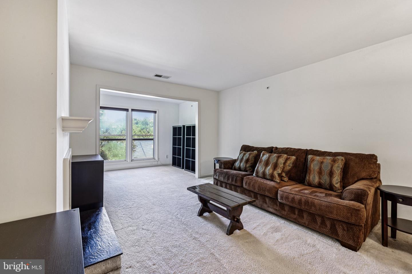 3176 SUMMIT SQUARE DR #4-E3, OAKTON, Virginia 22124, 1 Bedroom Bedrooms, ,1 BathroomBathrooms,Residential,For sale,3176 SUMMIT SQUARE DR #4-E3,VAFX2262784 MLS # VAFX2262784