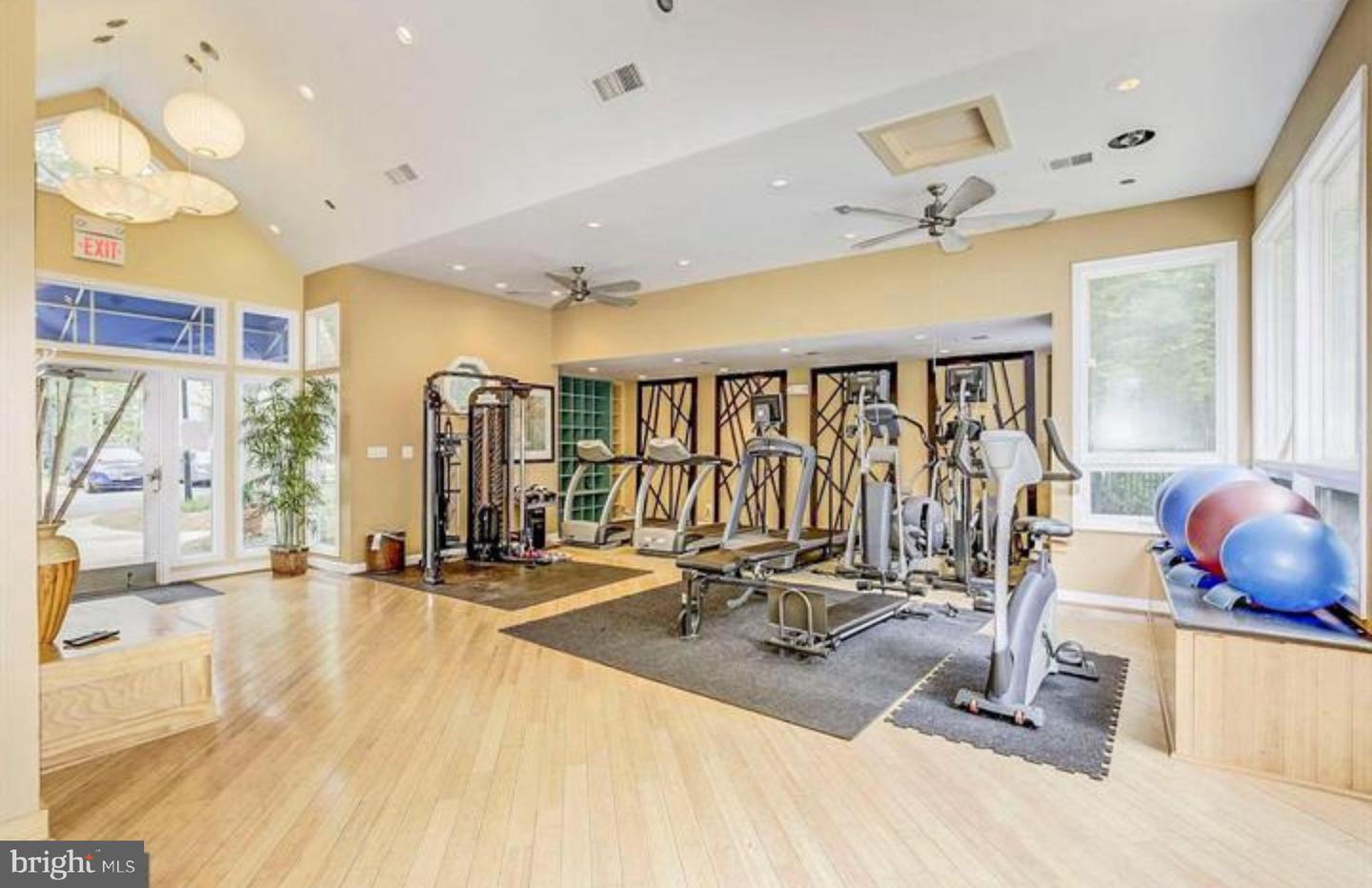 3176 SUMMIT SQUARE DR #4-E3, OAKTON, Virginia 22124, 1 Bedroom Bedrooms, ,1 BathroomBathrooms,Residential,For sale,3176 SUMMIT SQUARE DR #4-E3,VAFX2262784 MLS # VAFX2262784
