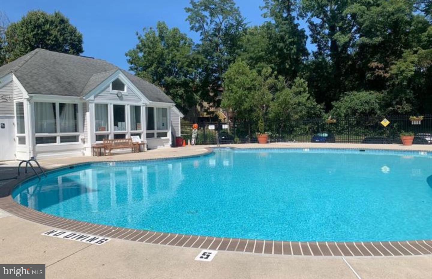 3176 SUMMIT SQUARE DR #4-E3, OAKTON, Virginia 22124, 1 Bedroom Bedrooms, ,1 BathroomBathrooms,Residential,For sale,3176 SUMMIT SQUARE DR #4-E3,VAFX2262784 MLS # VAFX2262784