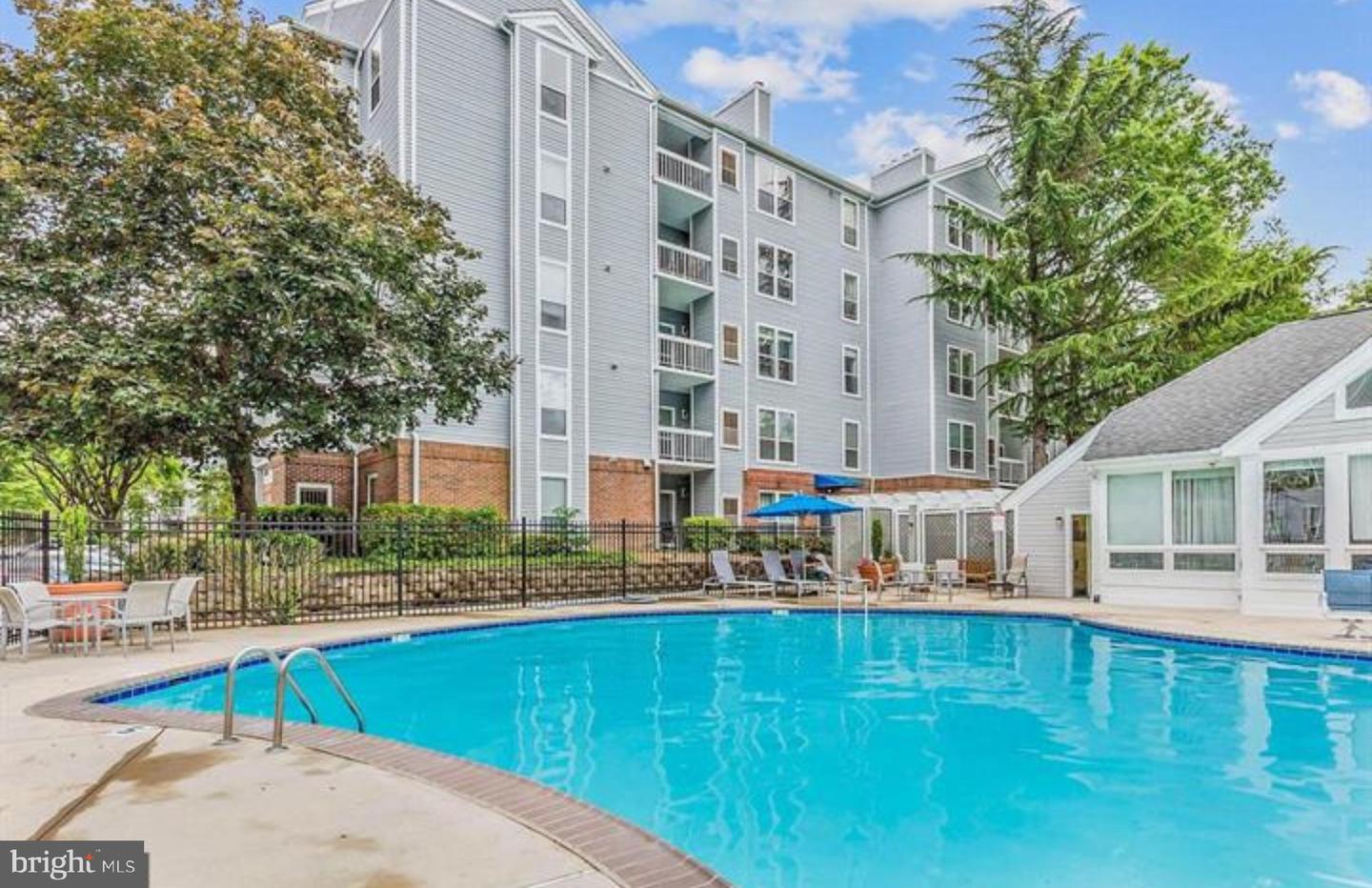 3176 SUMMIT SQUARE DR #4-E3, OAKTON, Virginia 22124, 1 Bedroom Bedrooms, ,1 BathroomBathrooms,Residential,For sale,3176 SUMMIT SQUARE DR #4-E3,VAFX2262784 MLS # VAFX2262784