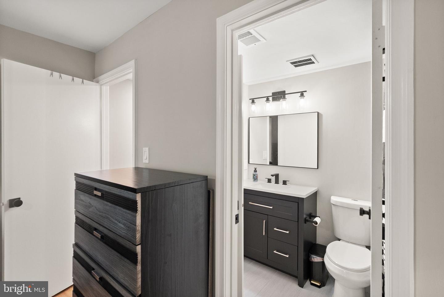 2592-G S ARLINGTON MILL DR #7, ARLINGTON, Virginia 22206, 1 Bedroom Bedrooms, ,1 BathroomBathrooms,Residential,For sale,2592-G S ARLINGTON MILL DR #7,VAAR2062602 MLS # VAAR2062602 2592-G S ARLINGTON MILL DR #7, ARLINGTON, Virginia 22206, 1 Bedroom Bedrooms, ,1 BathroomBathrooms,Residential,For sale,2592-G S ARLINGTON MILL DR #7,VAAR2062602 MLS # VAAR2062602