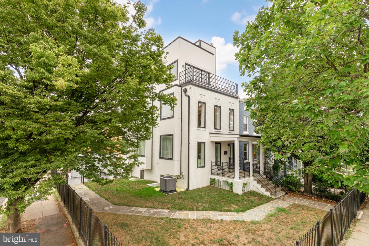 1631 G ST SE, WASHINGTON, District Of Columbia 20003, 5 Bedrooms Bedrooms, ,3 BathroomsBathrooms,Residential,For sale,1631 G ST SE,DCDC2216436 MLS # DCDC2216436