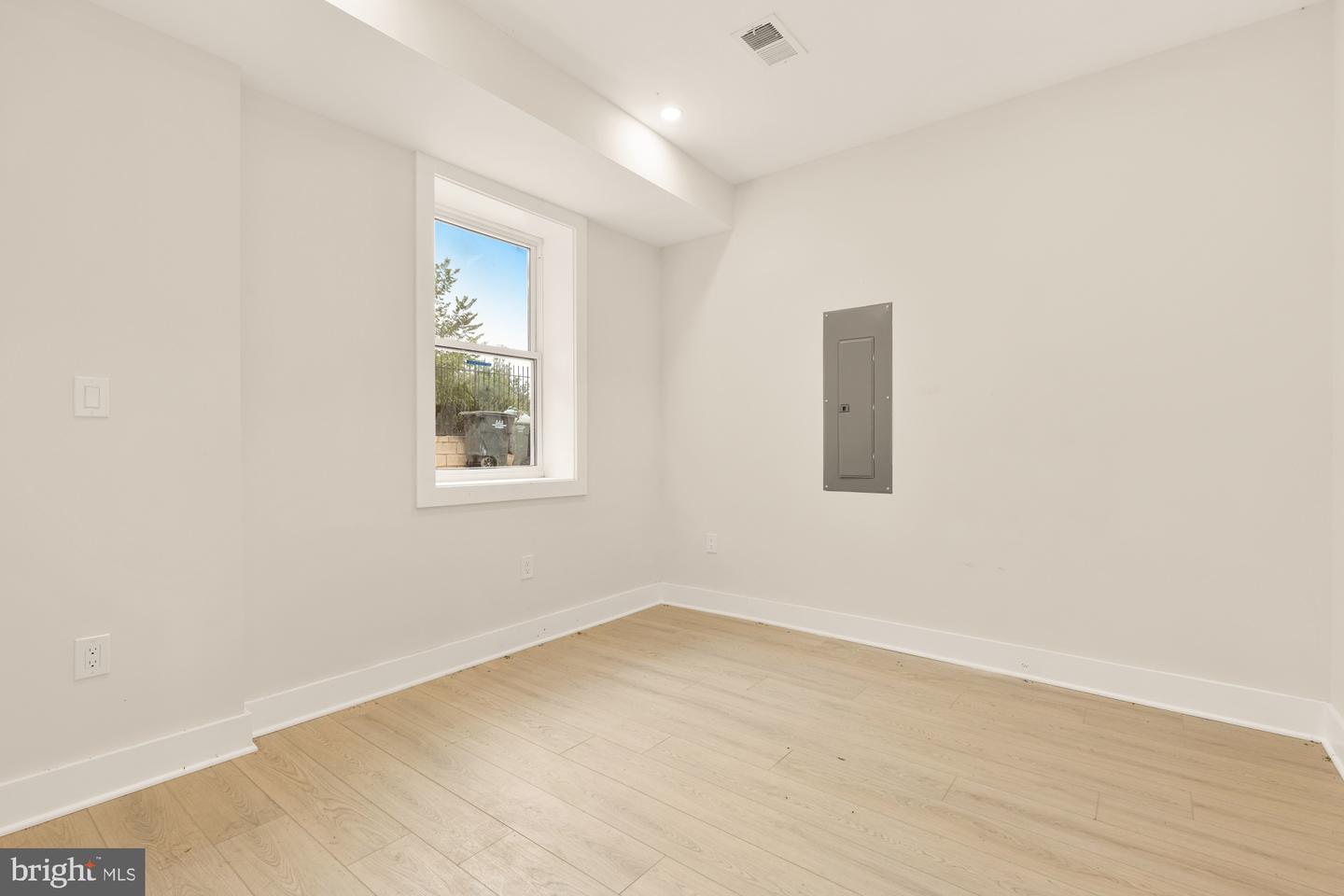 1631 G ST SE, WASHINGTON, District Of Columbia 20003, 5 Bedrooms Bedrooms, ,3 BathroomsBathrooms,Residential,For sale,1631 G ST SE,DCDC2216436 MLS # DCDC2216436