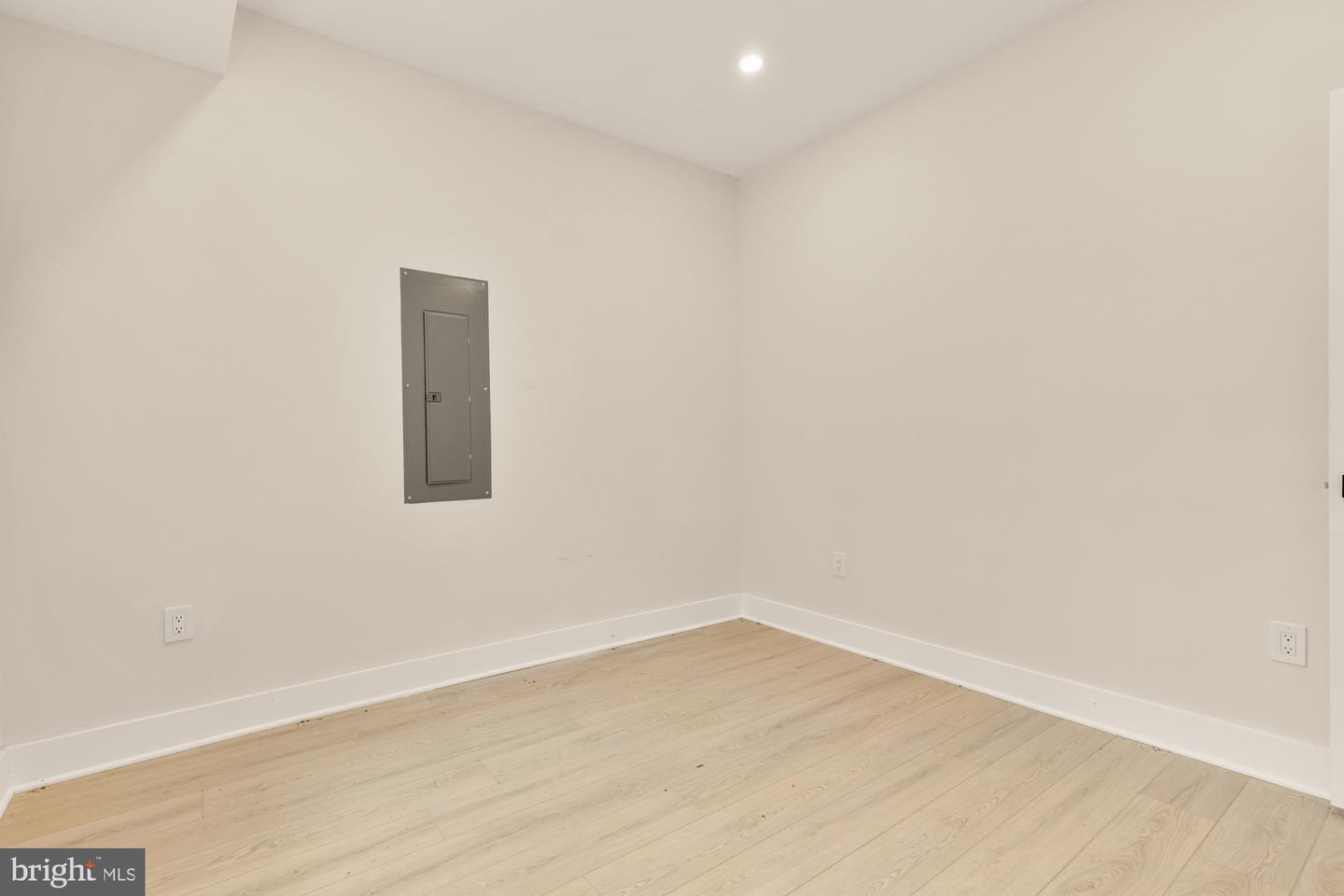 1631 G ST SE, WASHINGTON, District Of Columbia 20003, 5 Bedrooms Bedrooms, ,3 BathroomsBathrooms,Residential,For sale,1631 G ST SE,DCDC2216436 MLS # DCDC2216436