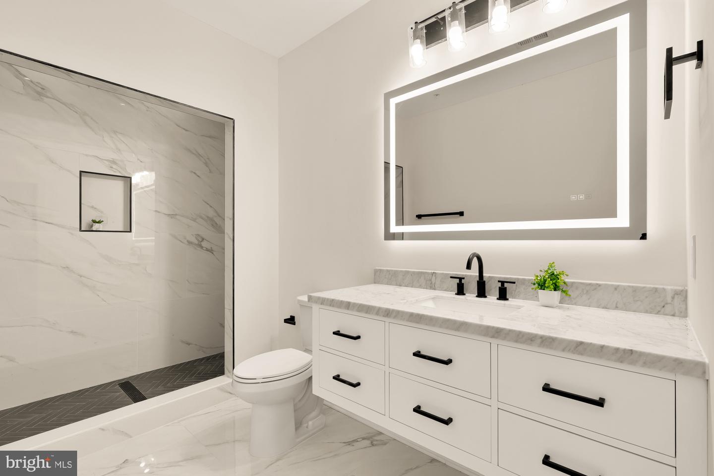 1631 G ST SE, WASHINGTON, District Of Columbia 20003, 5 Bedrooms Bedrooms, ,3 BathroomsBathrooms,Residential,For sale,1631 G ST SE,DCDC2216436 MLS # DCDC2216436