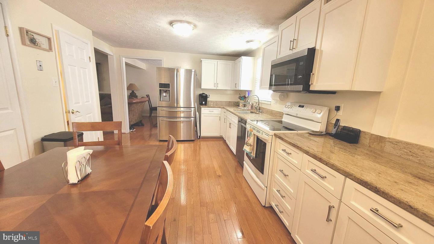 105 DEERWOOD CT, STERLING, Virginia 20164, 5 Bedrooms Bedrooms, ,3 BathroomsBathrooms,Residential,For sale,105 DEERWOOD CT,VALO2105296 MLS # VALO2105296