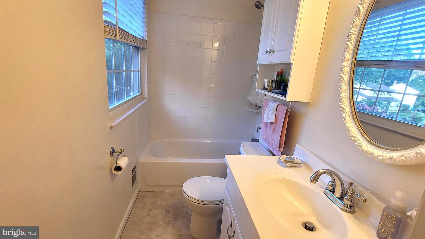 105 DEERWOOD CT, STERLING, Virginia 20164, 5 Bedrooms Bedrooms, ,3 BathroomsBathrooms,Residential,For sale,105 DEERWOOD CT,VALO2105296 MLS # VALO2105296