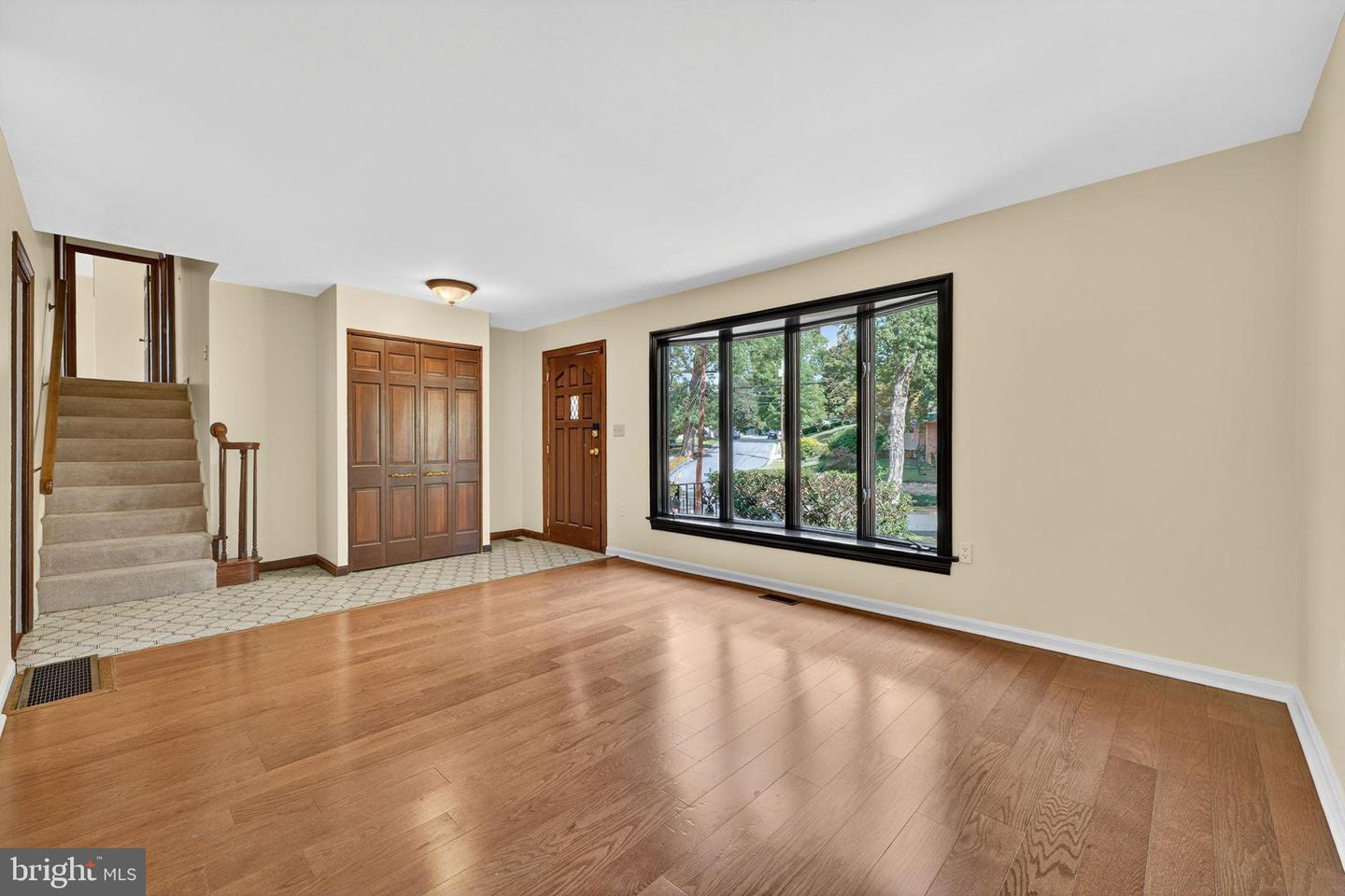 107 ROSZEL RD, WINCHESTER, Virginia 22601, 4 Bedrooms Bedrooms, 7 Rooms Rooms,2 BathroomsBathrooms,Residential,For sale,107 ROSZEL RD,VAWI2008966 MLS # VAWI2008966