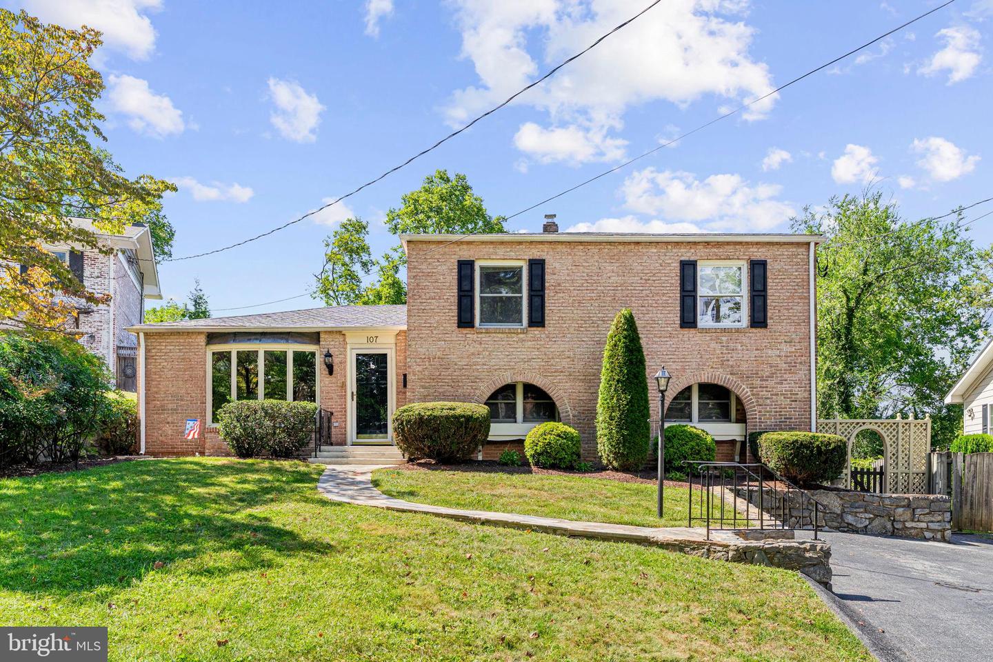 107 ROSZEL RD, WINCHESTER, Virginia 22601, 4 Bedrooms Bedrooms, 7 Rooms Rooms,2 BathroomsBathrooms,Residential,For sale,107 ROSZEL RD,VAWI2008966 MLS # VAWI2008966
