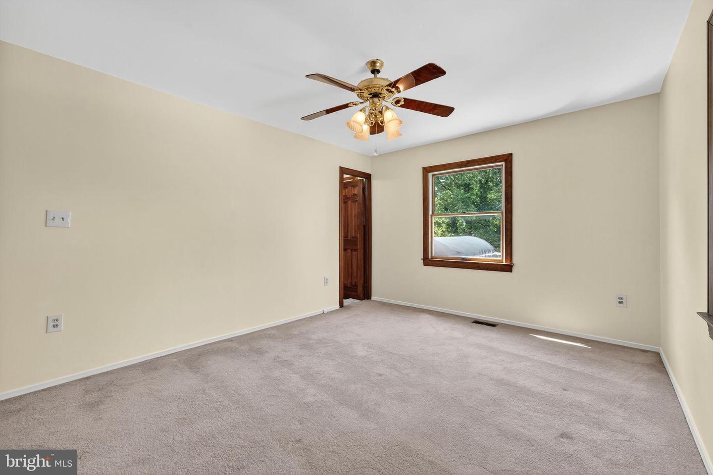 107 ROSZEL RD, WINCHESTER, Virginia 22601, 4 Bedrooms Bedrooms, 7 Rooms Rooms,2 BathroomsBathrooms,Residential,For sale,107 ROSZEL RD,VAWI2008966 MLS # VAWI2008966