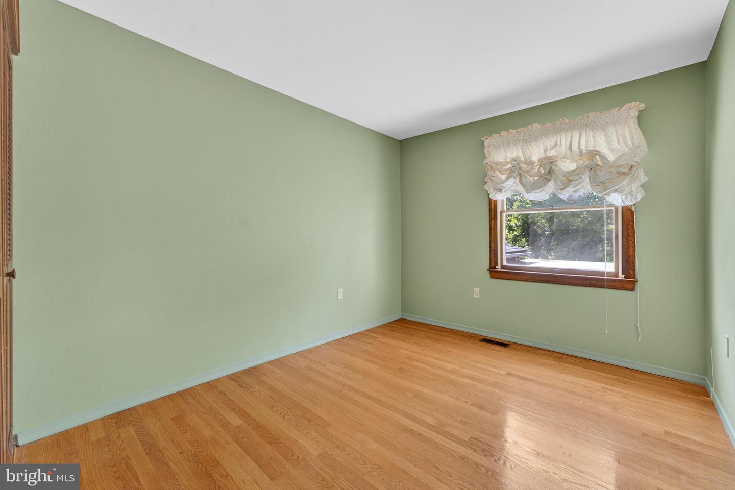 107 ROSZEL RD, WINCHESTER, Virginia 22601, 4 Bedrooms Bedrooms, 7 Rooms Rooms,2 BathroomsBathrooms,Residential,For sale,107 ROSZEL RD,VAWI2008966 MLS # VAWI2008966