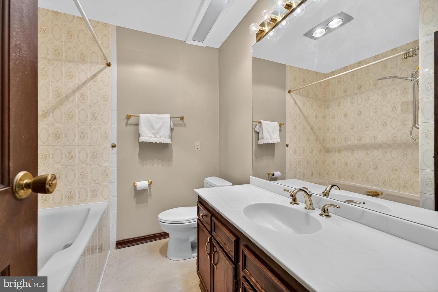 107 ROSZEL RD, WINCHESTER, Virginia 22601, 4 Bedrooms Bedrooms, 7 Rooms Rooms,2 BathroomsBathrooms,Residential,For sale,107 ROSZEL RD,VAWI2008966 MLS # VAWI2008966