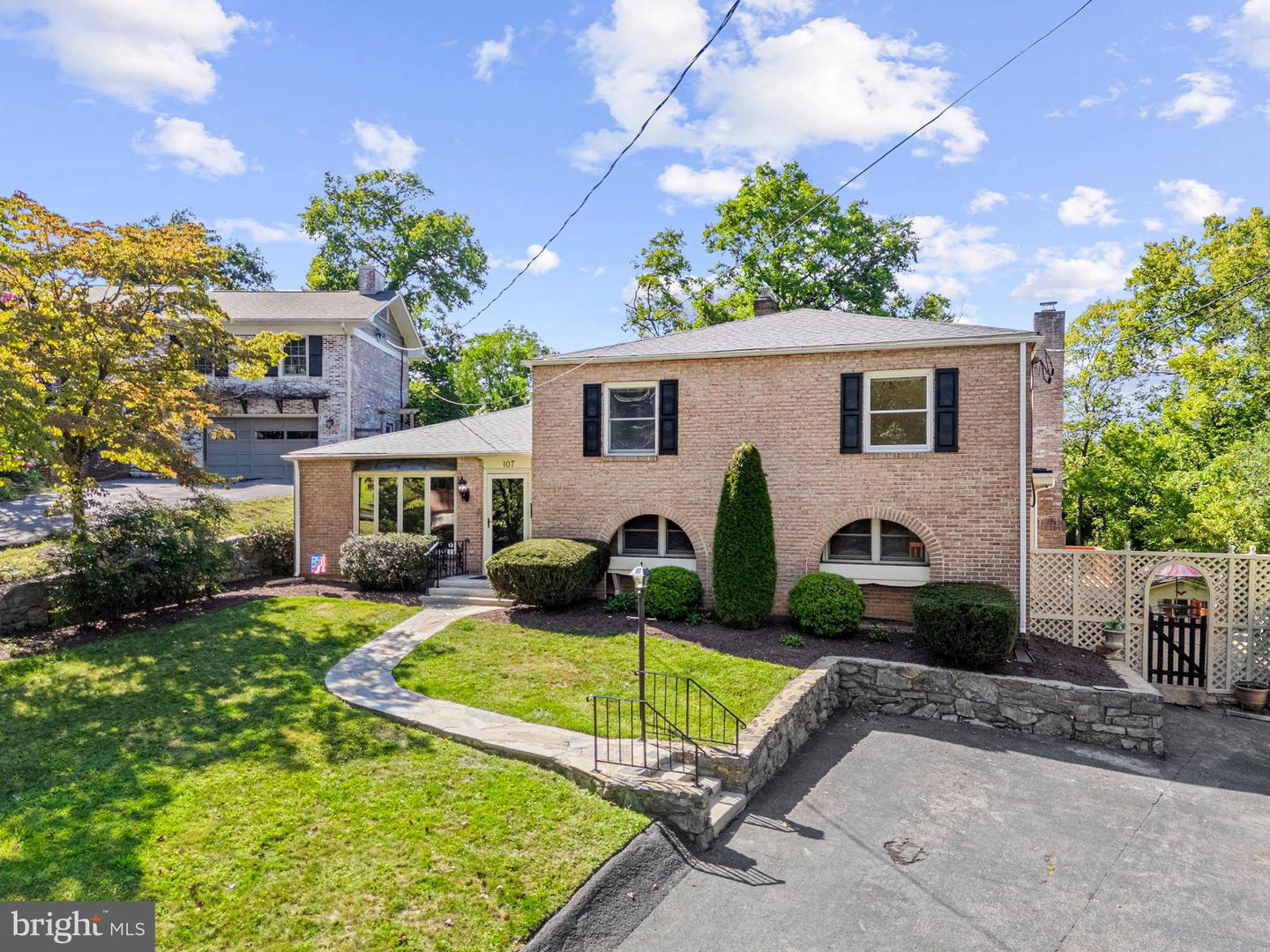 107 ROSZEL RD, WINCHESTER, Virginia 22601, 4 Bedrooms Bedrooms, 7 Rooms Rooms,2 BathroomsBathrooms,Residential,For sale,107 ROSZEL RD,VAWI2008966 MLS # VAWI2008966