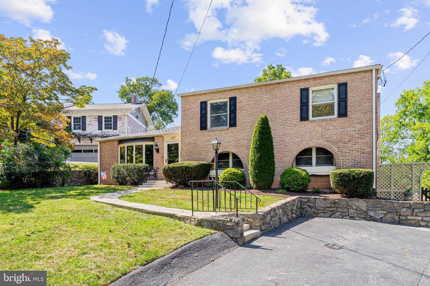 107 ROSZEL RD, WINCHESTER, Virginia 22601, 4 Bedrooms Bedrooms, 7 Rooms Rooms,2 BathroomsBathrooms,Residential,For sale,107 ROSZEL RD,VAWI2008966 MLS # VAWI2008966