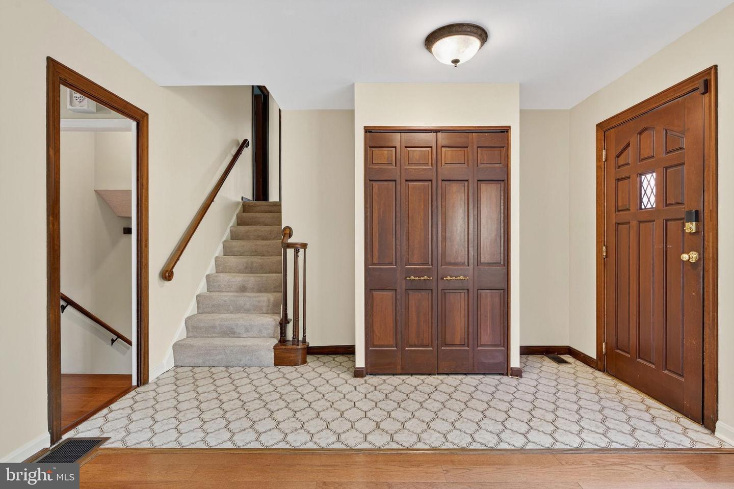 107 ROSZEL RD, WINCHESTER, Virginia 22601, 4 Bedrooms Bedrooms, 7 Rooms Rooms,2 BathroomsBathrooms,Residential,For sale,107 ROSZEL RD,VAWI2008966 MLS # VAWI2008966