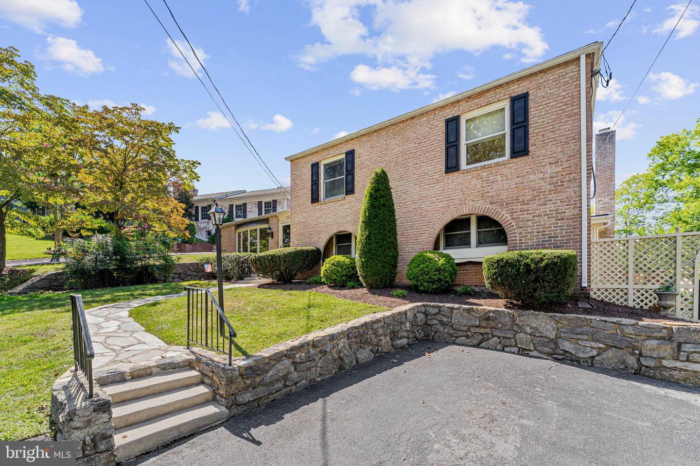 107 ROSZEL RD, WINCHESTER, Virginia 22601, 4 Bedrooms Bedrooms, 7 Rooms Rooms,2 BathroomsBathrooms,Residential,For sale,107 ROSZEL RD,VAWI2008966 MLS # VAWI2008966