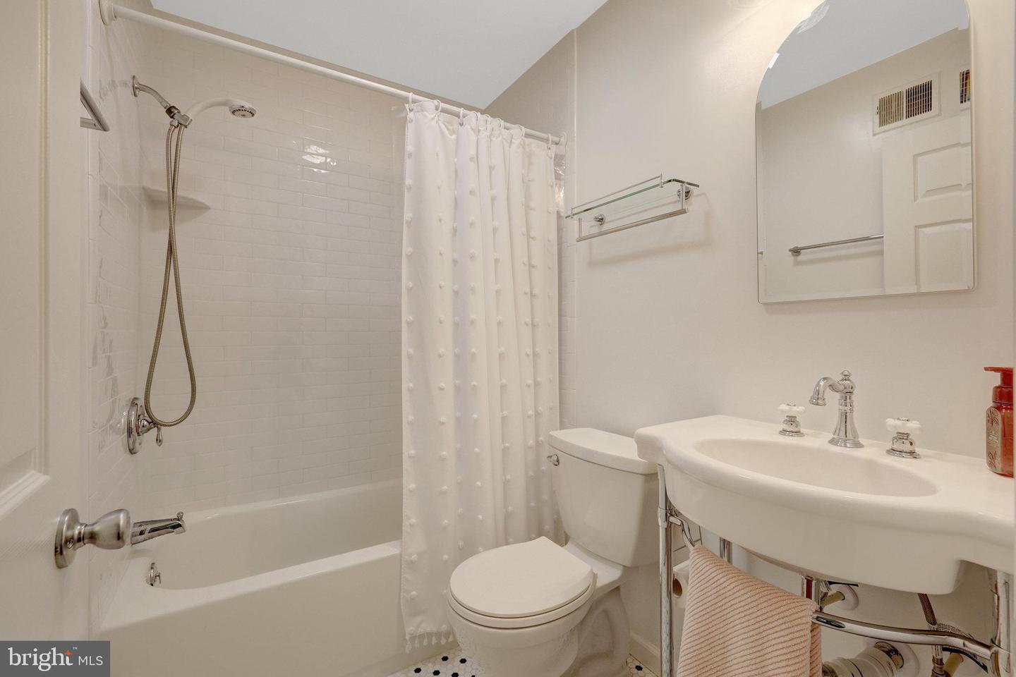 11636 HIGHLAND TER, FAIRFAX, Virginia 22030, 4 Bedrooms Bedrooms, ,3 BathroomsBathrooms,Residential,For sale,11636 HIGHLAND TER,VAFX2263246 MLS # VAFX2263246