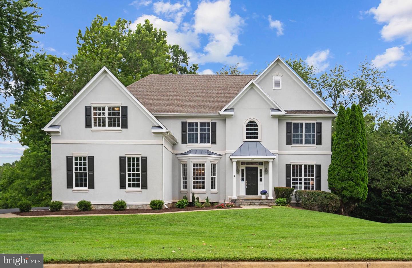 10492 HUNTING HILLS PL, OAKTON, Virginia 22124, 5 Bedrooms Bedrooms, ,4 BathroomsBathrooms,Residential,For sale,10492 HUNTING HILLS PL,VAFX2263498 MLS # VAFX2263498