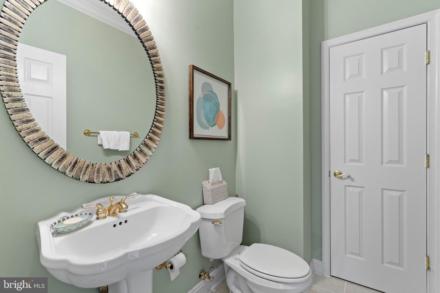 10492 HUNTING HILLS PL, OAKTON, Virginia 22124, 5 Bedrooms Bedrooms, ,4 BathroomsBathrooms,Residential,For sale,10492 HUNTING HILLS PL,VAFX2263498 MLS # VAFX2263498