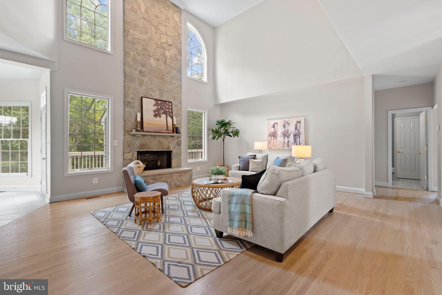 10492 HUNTING HILLS PL, OAKTON, Virginia 22124, 5 Bedrooms Bedrooms, ,4 BathroomsBathrooms,Residential,For sale,10492 HUNTING HILLS PL,VAFX2263498 MLS # VAFX2263498
