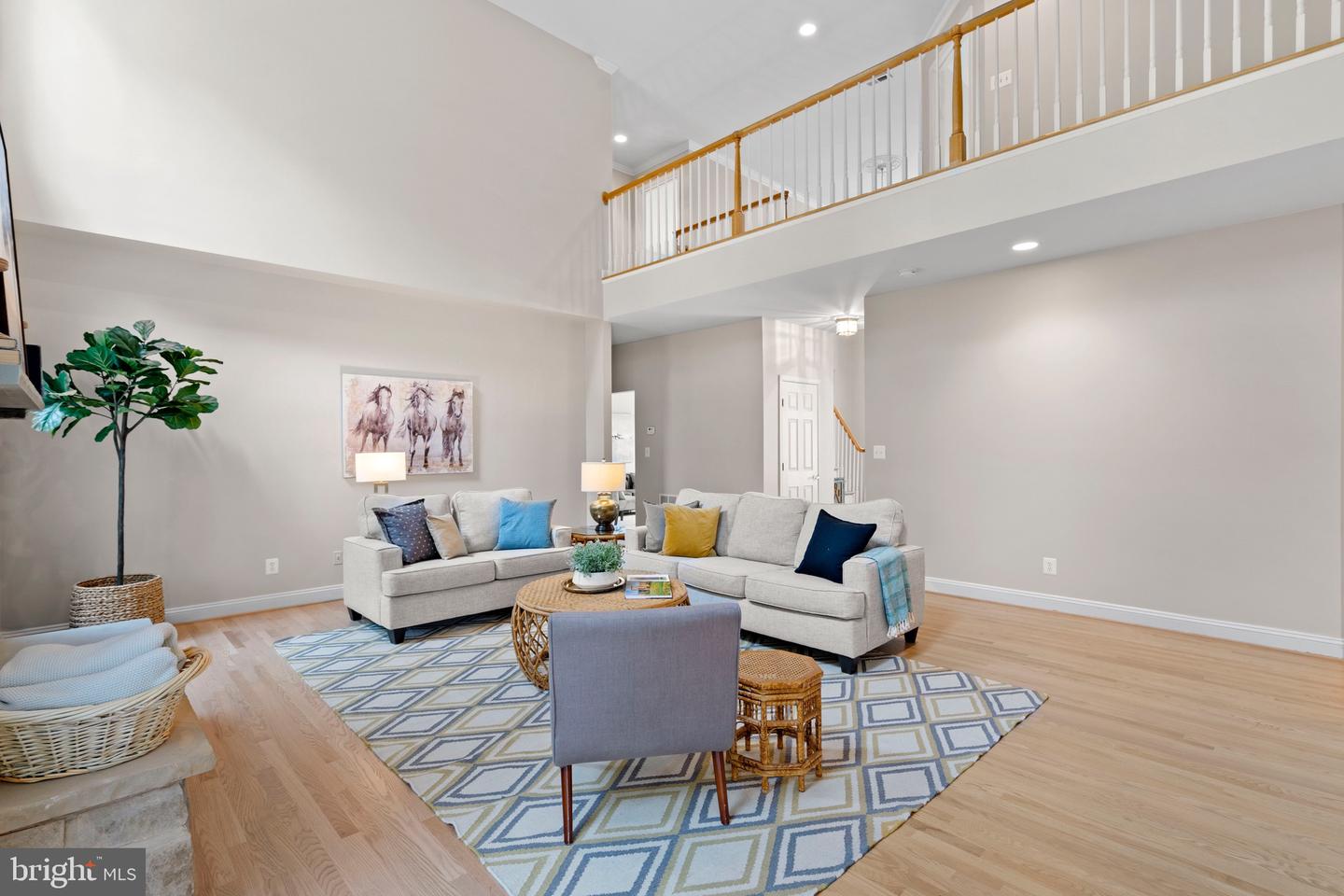 10492 HUNTING HILLS PL, OAKTON, Virginia 22124, 5 Bedrooms Bedrooms, ,4 BathroomsBathrooms,Residential,For sale,10492 HUNTING HILLS PL,VAFX2263498 MLS # VAFX2263498