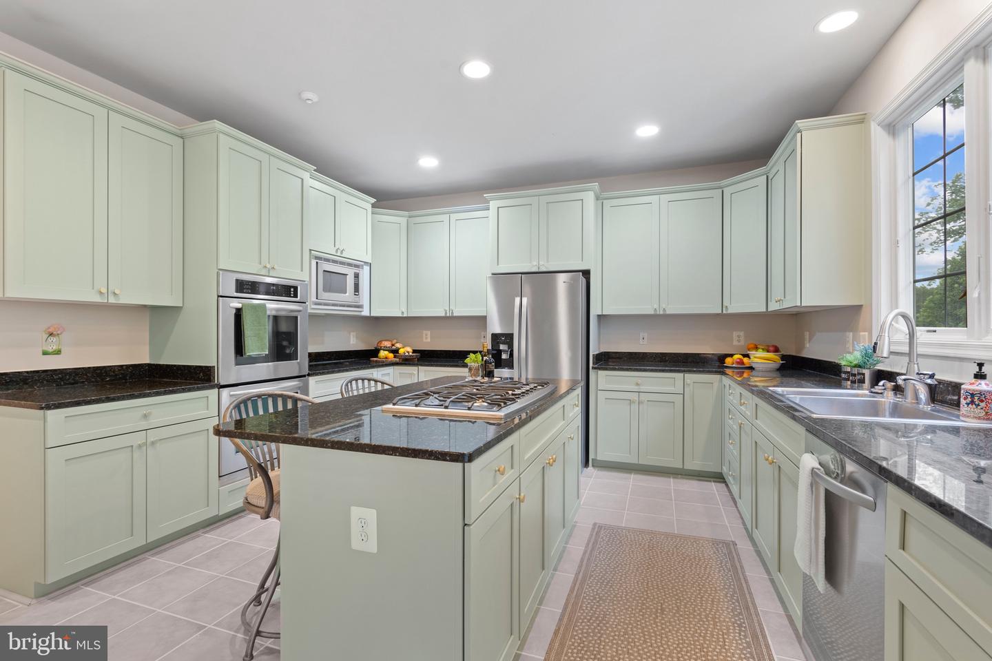 10492 HUNTING HILLS PL, OAKTON, Virginia 22124, 5 Bedrooms Bedrooms, ,4 BathroomsBathrooms,Residential,For sale,10492 HUNTING HILLS PL,VAFX2263498 MLS # VAFX2263498