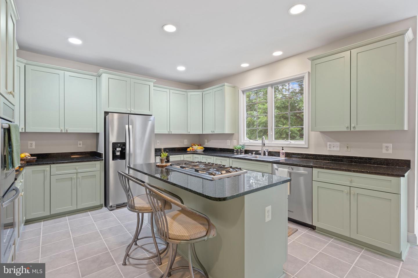 10492 HUNTING HILLS PL, OAKTON, Virginia 22124, 5 Bedrooms Bedrooms, ,4 BathroomsBathrooms,Residential,For sale,10492 HUNTING HILLS PL,VAFX2263498 MLS # VAFX2263498