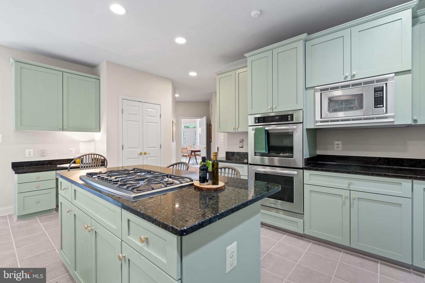 10492 HUNTING HILLS PL, OAKTON, Virginia 22124, 5 Bedrooms Bedrooms, ,4 BathroomsBathrooms,Residential,For sale,10492 HUNTING HILLS PL,VAFX2263498 MLS # VAFX2263498