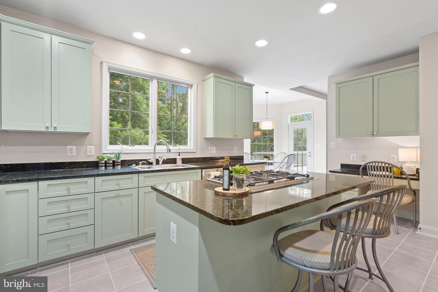 10492 HUNTING HILLS PL, OAKTON, Virginia 22124, 5 Bedrooms Bedrooms, ,4 BathroomsBathrooms,Residential,For sale,10492 HUNTING HILLS PL,VAFX2263498 MLS # VAFX2263498