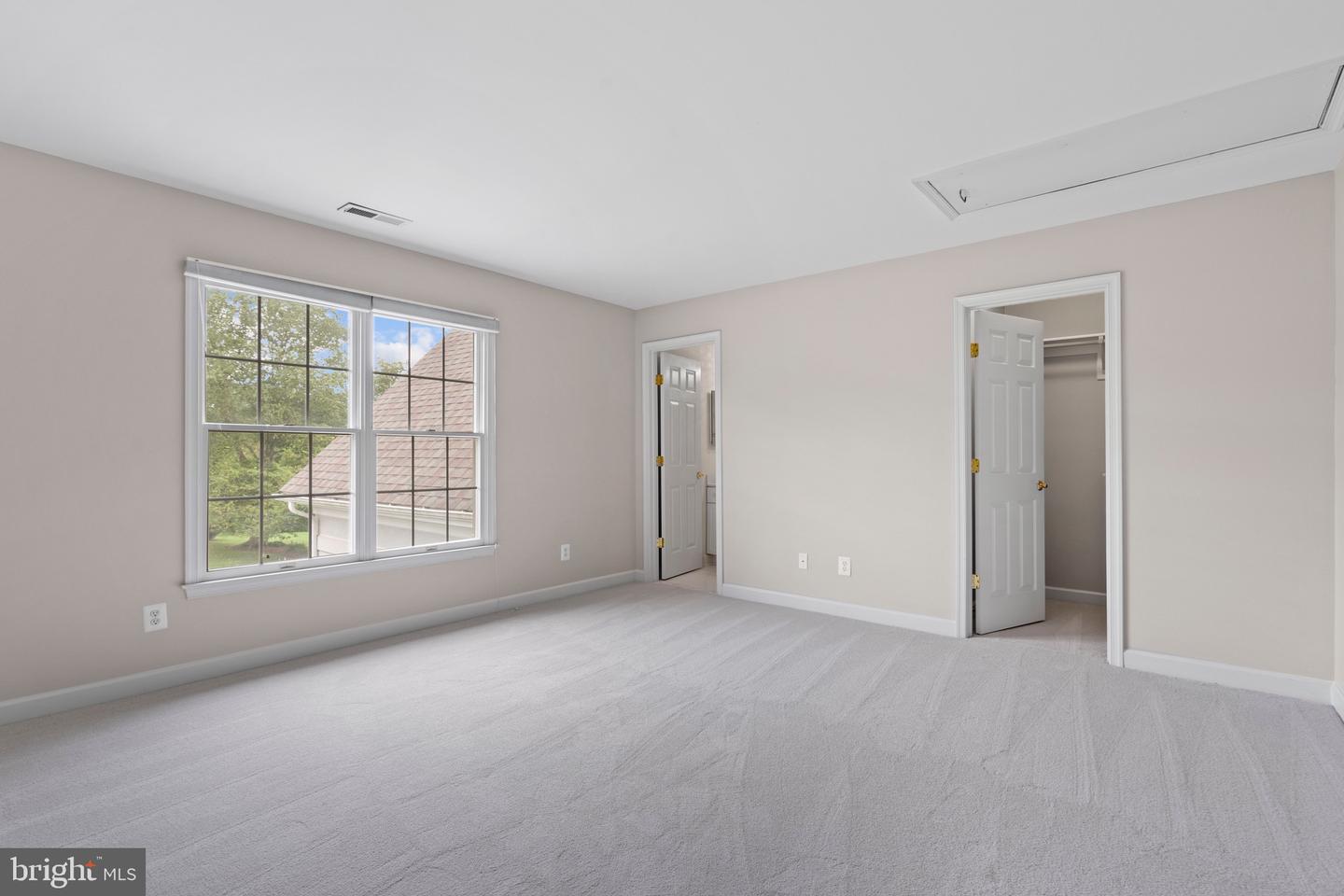 10492 HUNTING HILLS PL, OAKTON, Virginia 22124, 5 Bedrooms Bedrooms, ,4 BathroomsBathrooms,Residential,For sale,10492 HUNTING HILLS PL,VAFX2263498 MLS # VAFX2263498