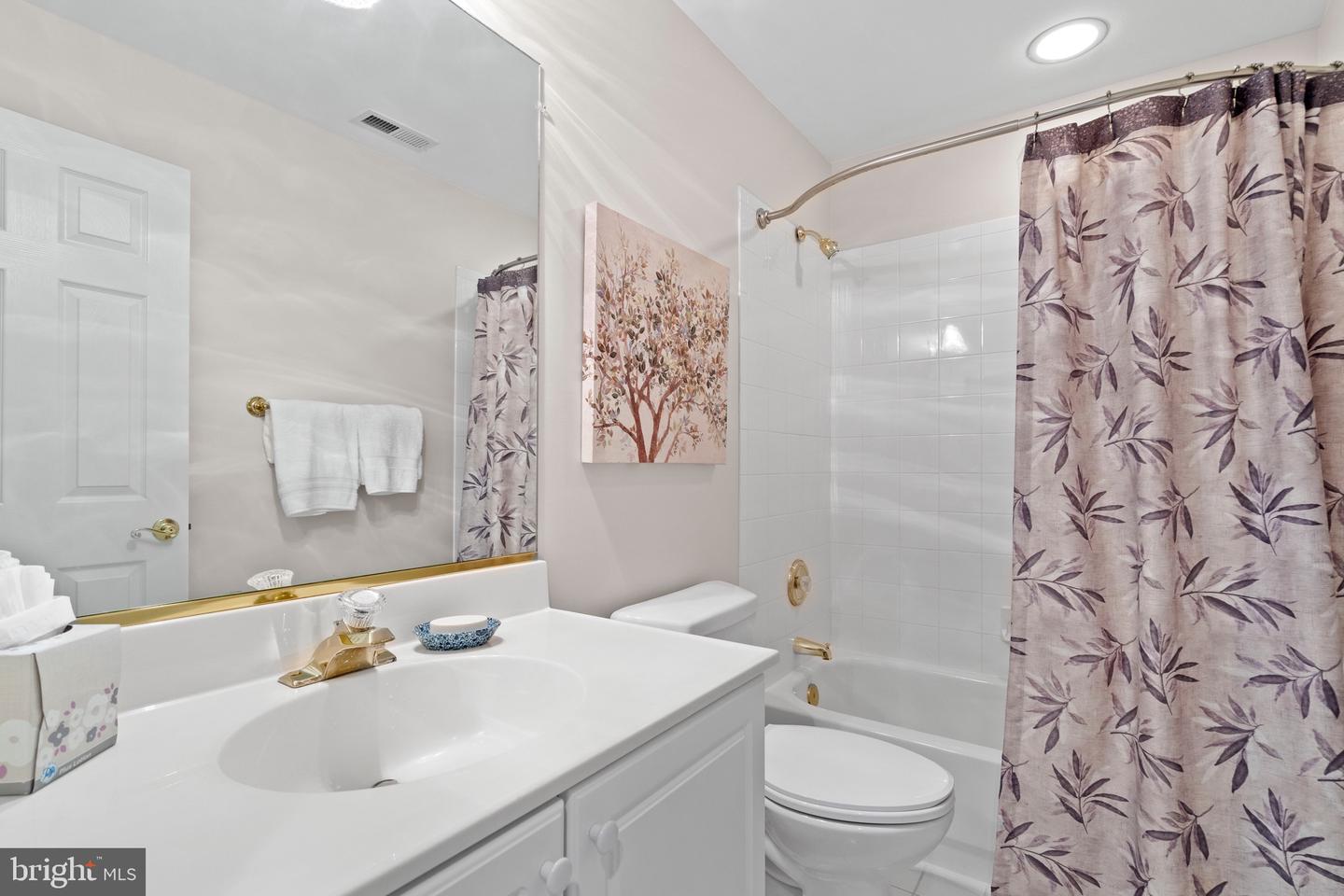 10492 HUNTING HILLS PL, OAKTON, Virginia 22124, 5 Bedrooms Bedrooms, ,4 BathroomsBathrooms,Residential,For sale,10492 HUNTING HILLS PL,VAFX2263498 MLS # VAFX2263498