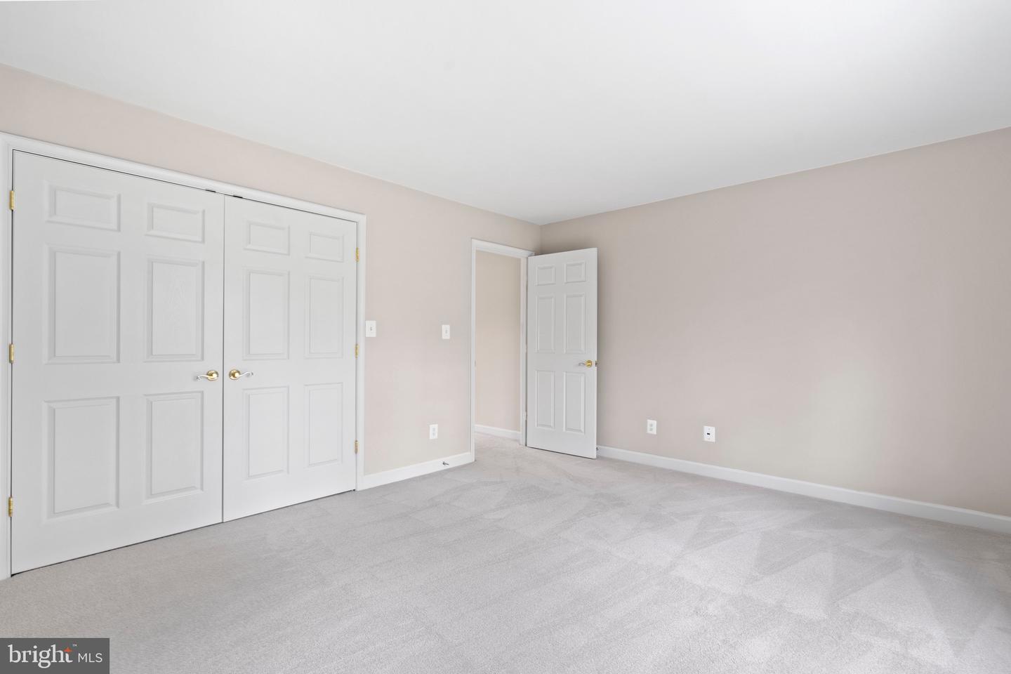 10492 HUNTING HILLS PL, OAKTON, Virginia 22124, 5 Bedrooms Bedrooms, ,4 BathroomsBathrooms,Residential,For sale,10492 HUNTING HILLS PL,VAFX2263498 MLS # VAFX2263498