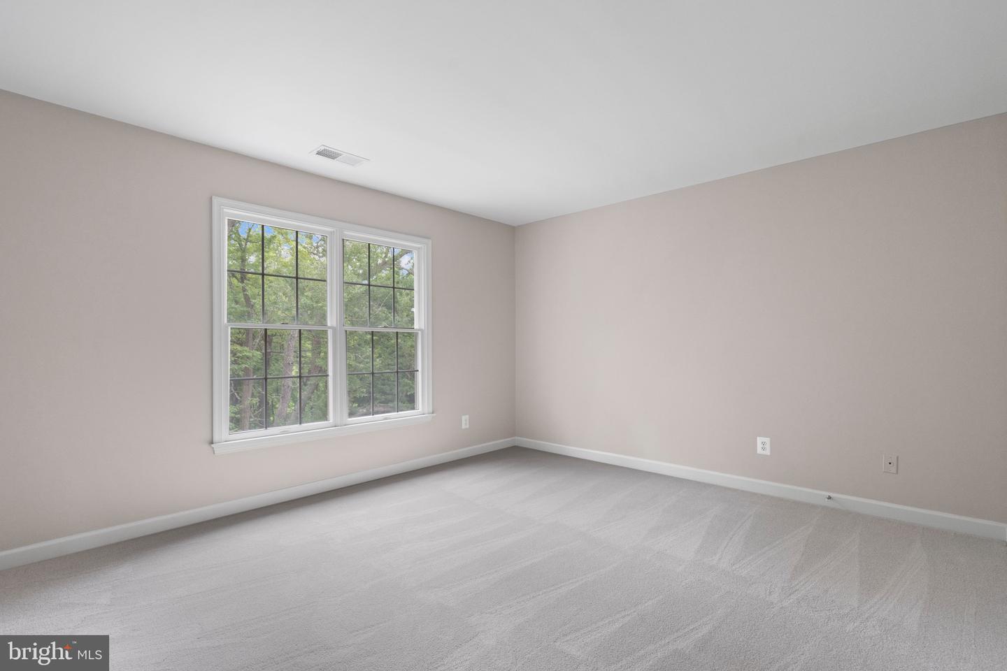 10492 HUNTING HILLS PL, OAKTON, Virginia 22124, 5 Bedrooms Bedrooms, ,4 BathroomsBathrooms,Residential,For sale,10492 HUNTING HILLS PL,VAFX2263498 MLS # VAFX2263498