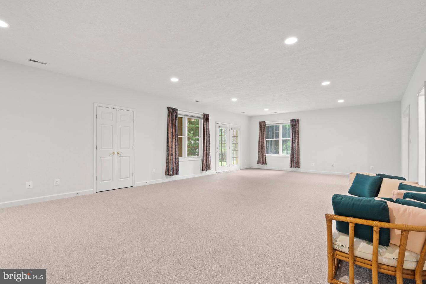 10492 HUNTING HILLS PL, OAKTON, Virginia 22124, 5 Bedrooms Bedrooms, ,4 BathroomsBathrooms,Residential,For sale,10492 HUNTING HILLS PL,VAFX2263498 MLS # VAFX2263498