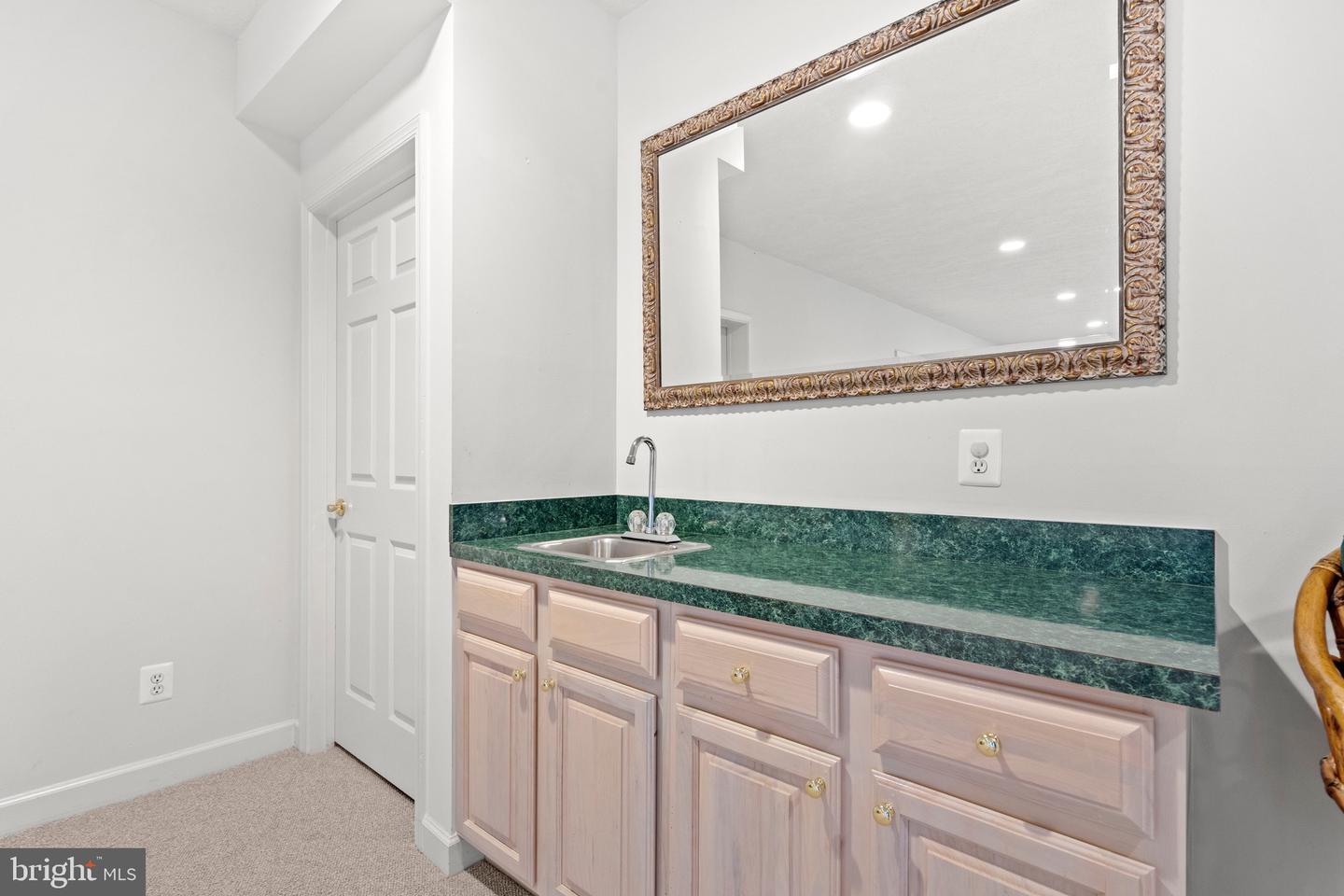 10492 HUNTING HILLS PL, OAKTON, Virginia 22124, 5 Bedrooms Bedrooms, ,4 BathroomsBathrooms,Residential,For sale,10492 HUNTING HILLS PL,VAFX2263498 MLS # VAFX2263498