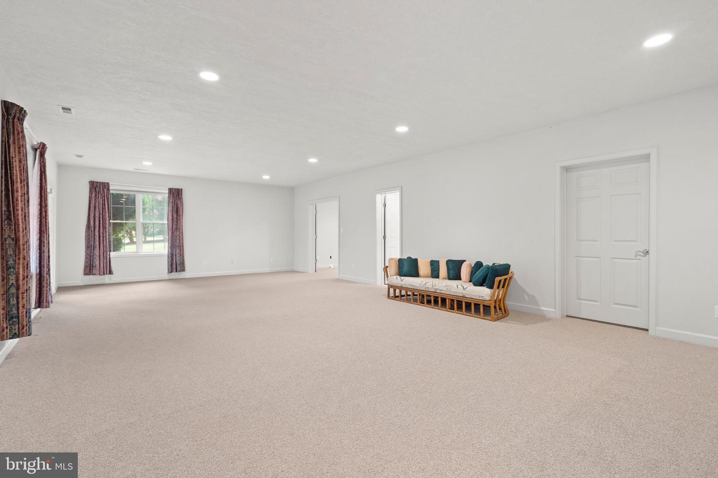 10492 HUNTING HILLS PL, OAKTON, Virginia 22124, 5 Bedrooms Bedrooms, ,4 BathroomsBathrooms,Residential,For sale,10492 HUNTING HILLS PL,VAFX2263498 MLS # VAFX2263498
