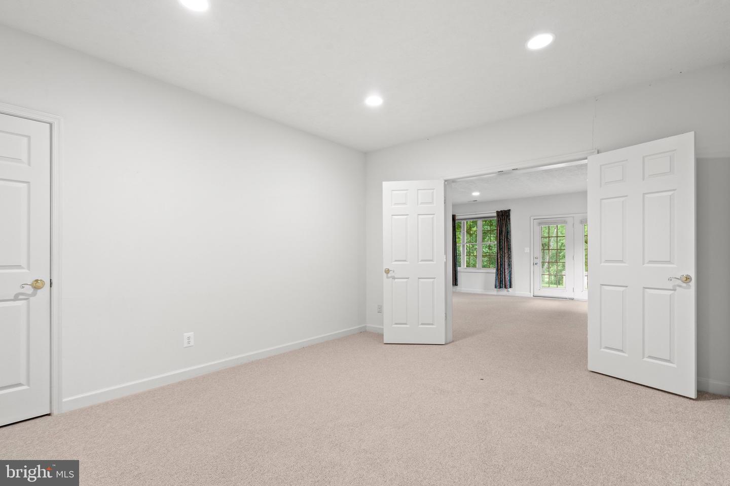 10492 HUNTING HILLS PL, OAKTON, Virginia 22124, 5 Bedrooms Bedrooms, ,4 BathroomsBathrooms,Residential,For sale,10492 HUNTING HILLS PL,VAFX2263498 MLS # VAFX2263498