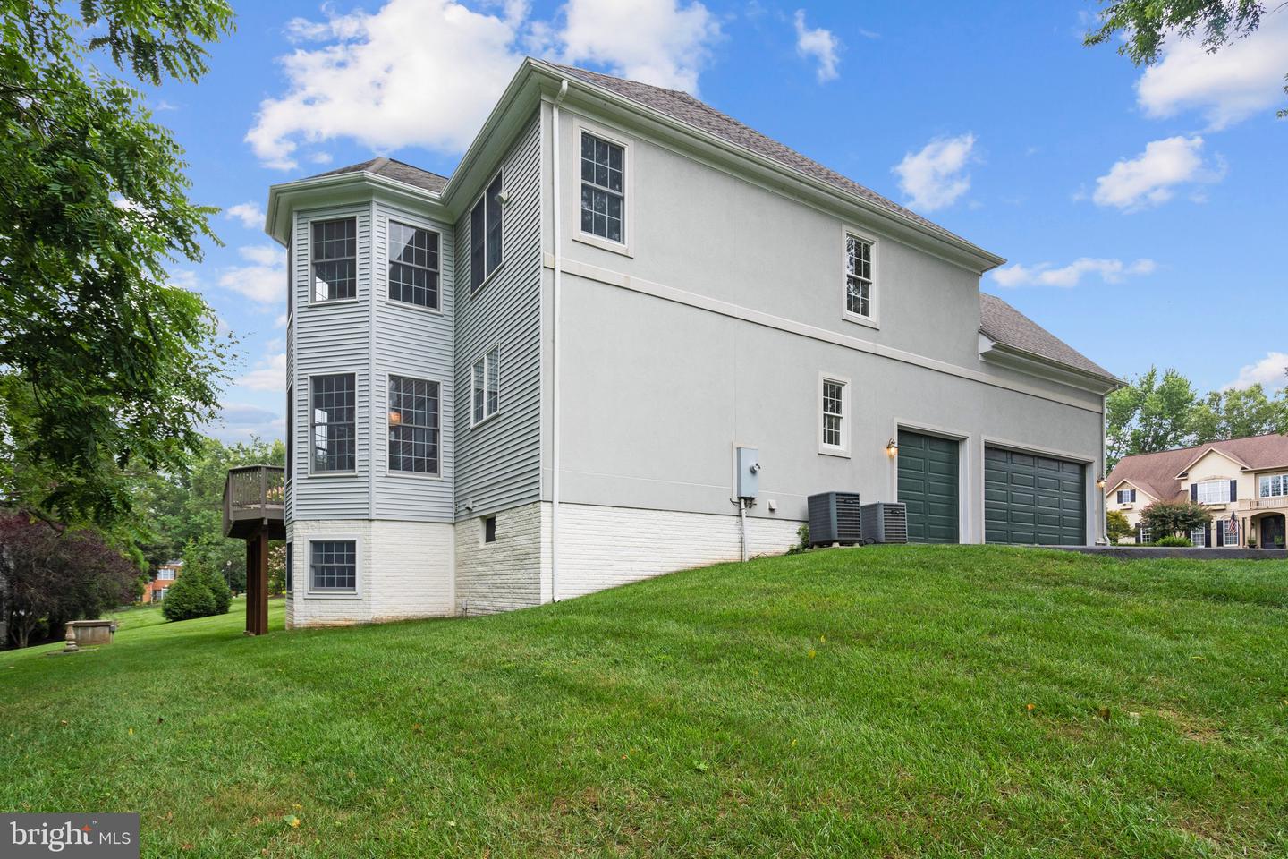 10492 HUNTING HILLS PL, OAKTON, Virginia 22124, 5 Bedrooms Bedrooms, ,4 BathroomsBathrooms,Residential,For sale,10492 HUNTING HILLS PL,VAFX2263498 MLS # VAFX2263498