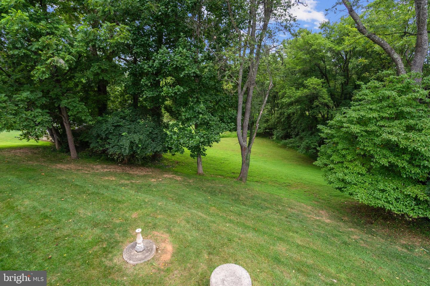10492 HUNTING HILLS PL, OAKTON, Virginia 22124, 5 Bedrooms Bedrooms, ,4 BathroomsBathrooms,Residential,For sale,10492 HUNTING HILLS PL,VAFX2263498 MLS # VAFX2263498